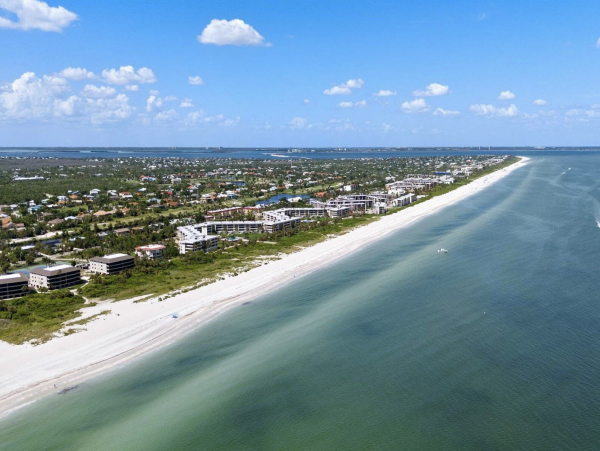 Family Friendly Complex in Sanibel Located on the Beach